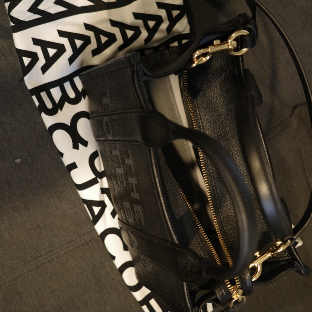 Marc Jacobs The Leather Tote Bag - Picture 13 of 13